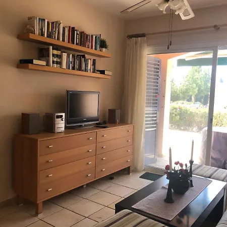 Limnaria - Comfy 2 Bed, 2 Bath Ground Floor *